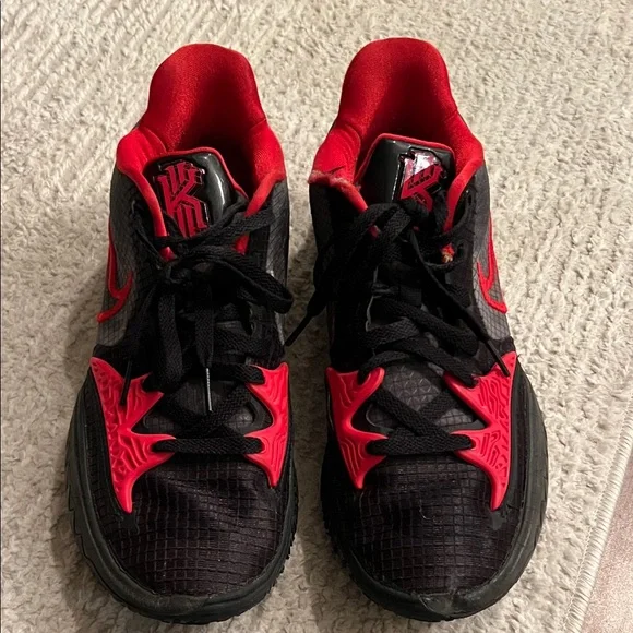 Nike Men Size 9 - Nike Kyrie Low 4 Bred Black/White/University Red - Picture 8 of 13